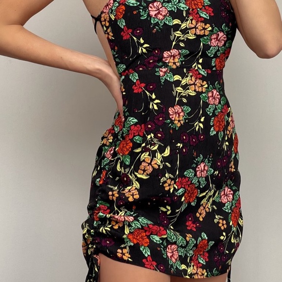 FLORAL PRINT MINI DRESS open back & cinched sides - Picture 4 of 4